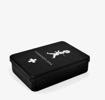 Medicinskåp Svart från Solstickan med vit första hjälpen-symbol